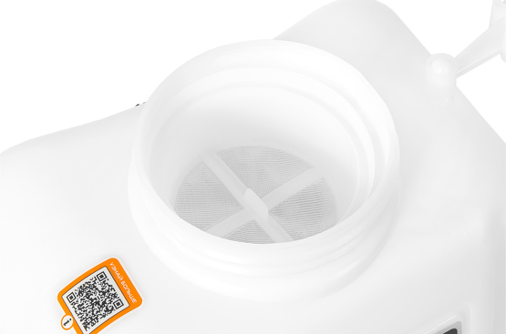 Ёмкий аккумулятор и зарядное устройство в комплекте